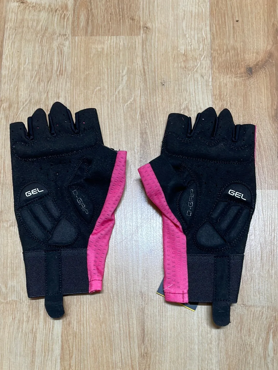 Team Jumbo Visma AGU Premium Aero Gloves Pink